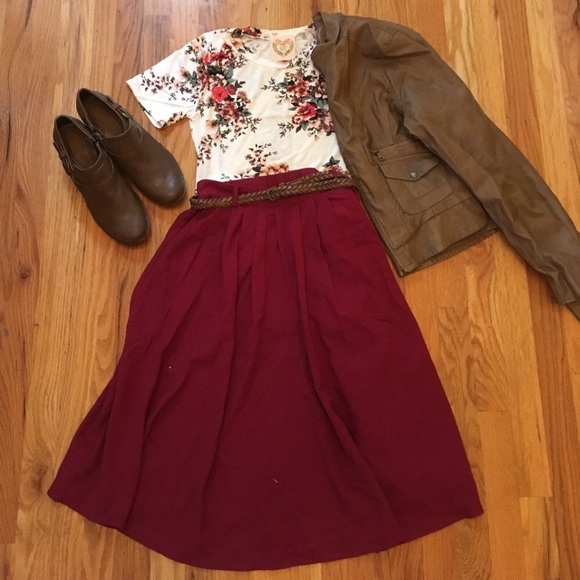 Gorgeous Ivory Floral Top - Picture 5 of 8